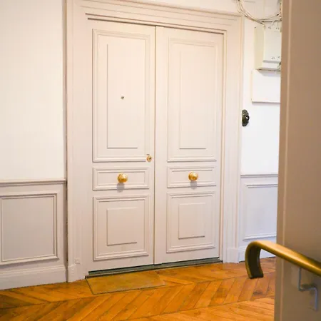 Charming 50 M Cocoon In 10th Apartament