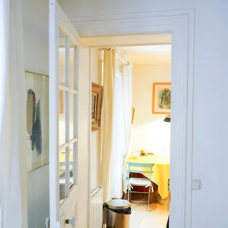 Charming 50 M Cocoon In 10th * Paryż